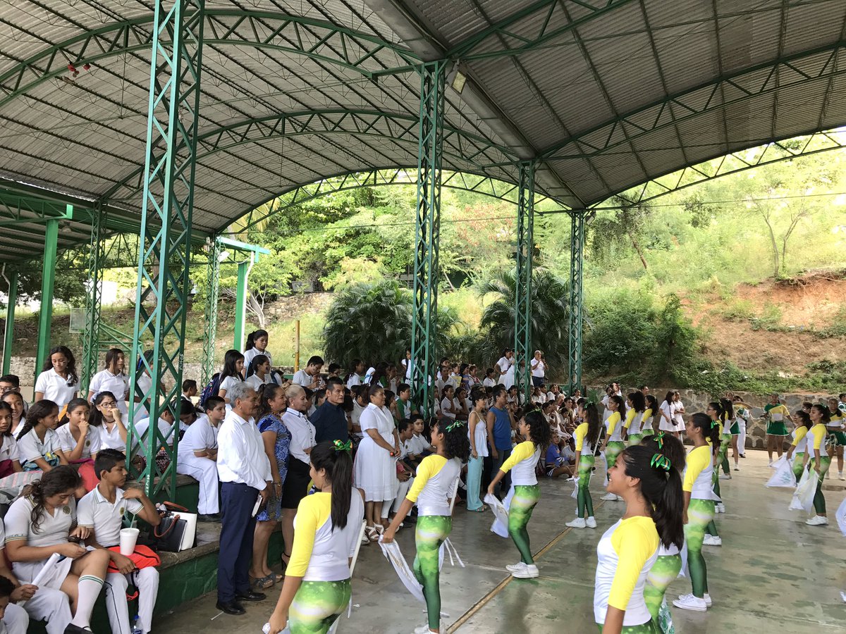 Rodolfo_Esco's tweet photo. 59 Aniversario de la Sec. Técnica N. 1
Gracias por la invitación, muchas felicidades! https://t.co/SPPaJjQynp