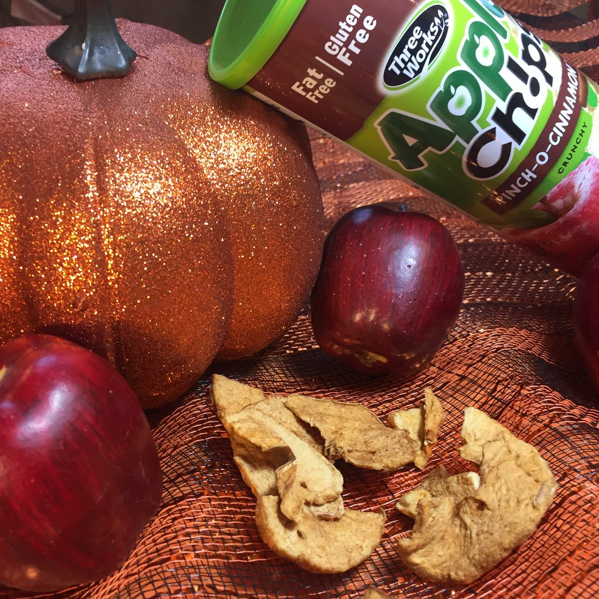 ThreeWorksSnack's tweet photo. #HappyThanksgiving2016 to all of our US Snacksters! #PopTheHealthy #AppleChips #Thanksgiving #Family https://t.co/3JeLcavYdF