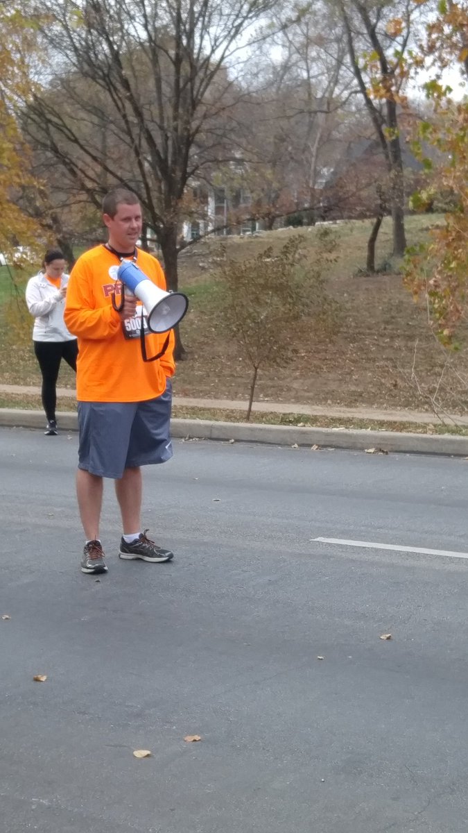 TravannaA's tweet photo. Thankful to finish @hydeparkkc #pilgrimrun this #thanksgiving with my @CornerstonesKC family and friends! @kicker31098 https://t.co/GdFvrR0Sa8