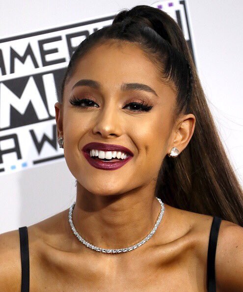 gratefulag's tweet photo. a thread of ariana's smile. you're welcome. https://t.co/37A0M2Rrgm