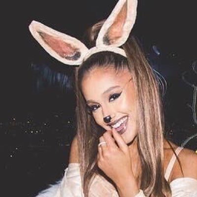 gratefulag's tweet photo. a thread of ariana's smile. you're welcome. https://t.co/37A0M2Rrgm