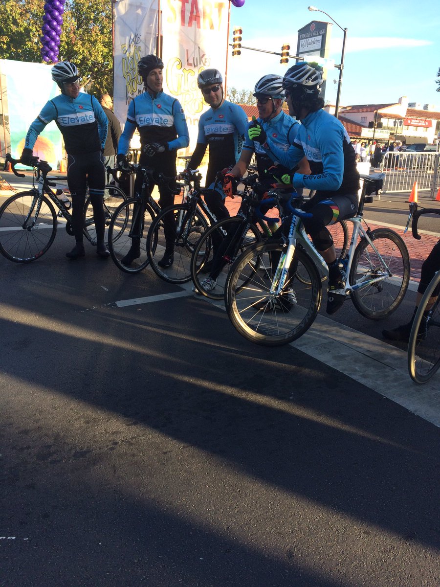 BlondeBeautyDD's tweet photo. #beautiful #Thanksgiving morning. #runners #cyclelist #turkey #trot #Elevate https://t.co/RCTSIxTyaN