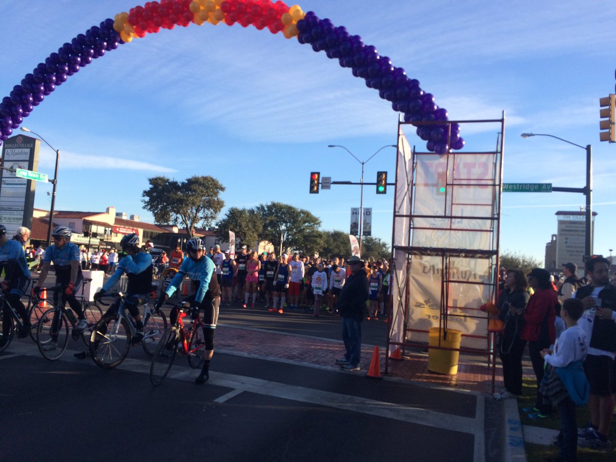 BlondeBeautyDD's tweet photo. #beautiful #Thanksgiving morning. #runners #cyclelist #turkey #trot #Elevate https://t.co/RCTSIxTyaN