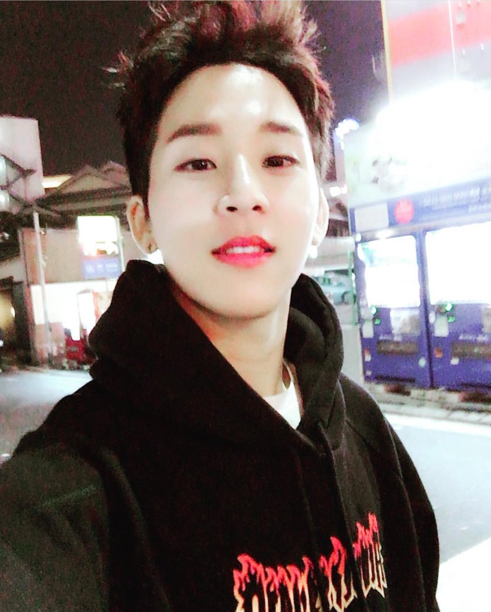 AcianTH's tweet image. [TRANS] เดินเล่นที่ญี่ปุ่นในตอนกลางคืน ตื่นเต้นตื่นเต้น อ่า,, อยากไปอินเดียวกับญี่ปุ่นอีกจัง,, ㅜㅡㅜ ฝันดีนะทุกคน,, ❤️ #AcianTH ©Instagram