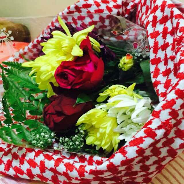 Abdullahsssa's tweet photo. وأكثر ما يزيد الورد حُسناً
بأن يُهدى أيا قمري إليكِ
كأن الورد قبل لقاكِ غصنٌ
فيزهرُ حين تلمسه يديكِ https://t.co/MVZ0XVrrEZ