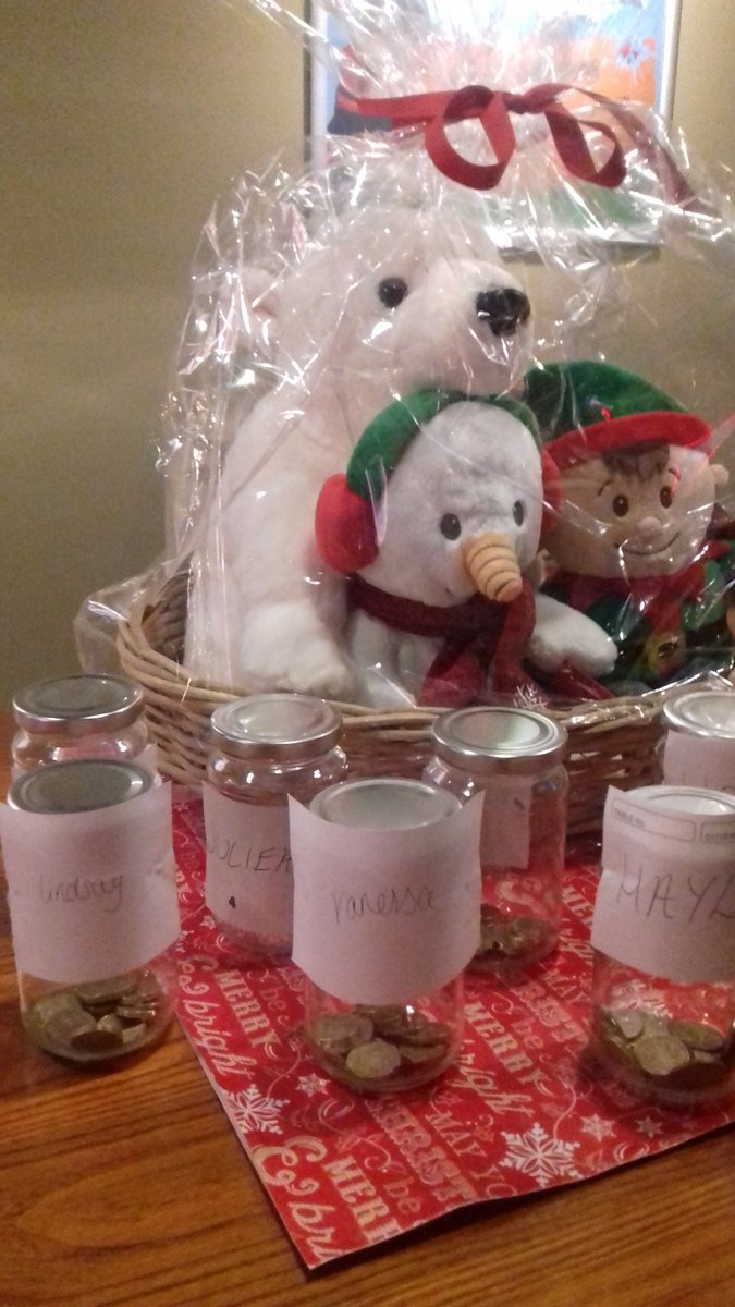 m3lissa1087's tweet photo. Team money jars, making money for gosh! #xmashamper @SpencerGraydon @Jimbentley10 @WeAreSUGM @LauraDunelm https://t.co/TFhBZHki3R