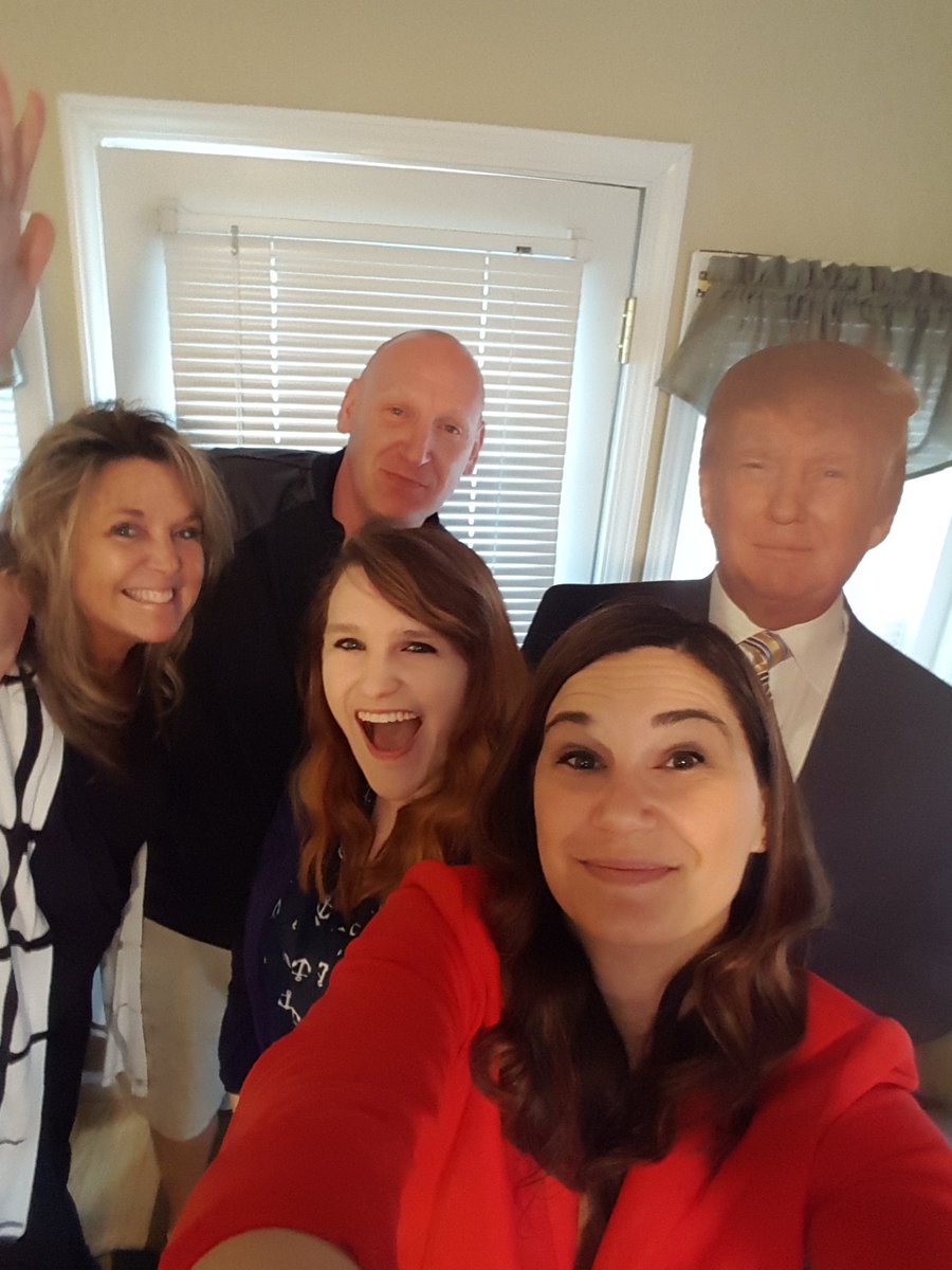 JohnyDRadio's tweet photo. Happy Thanksgiving @realDonaldTrump https://t.co/m4MreqmoSk