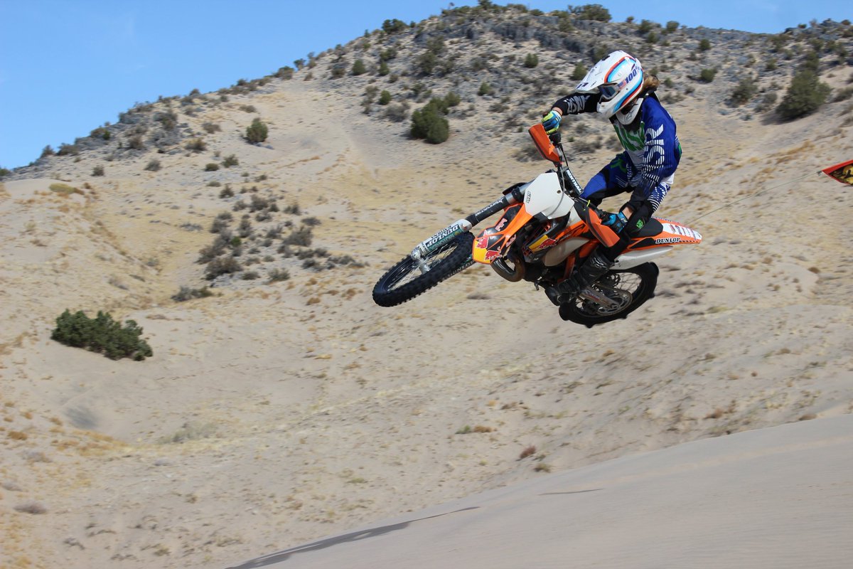 ajm6T9's tweet photo. Thankful for things like Rob zombie and 2 strokes #dropitdownlow https://t.co/O8rnmHvHms
