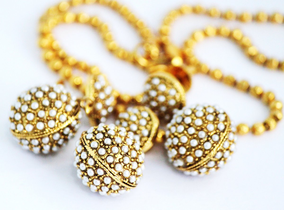 sharepyar's tweet photo. https://t.co/COlbp1uYnz @trishaadube @amrapalijewels @AVUJewelry @StargazeJewelry @mouawadjewelry @IppolitaJewelry @tousjewelry @JICRepJG https://t.co/E8DWZzvcYZ
