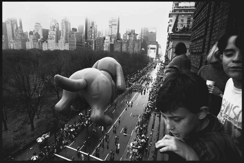 Monica_FdB's tweet photo. ¿Preparados para el #DayParade?
#Thanskgiving en Central Park, #NewYork, 1992
#Fotografía #Photography Burt Glinn https://t.co/e6lwABVtje
