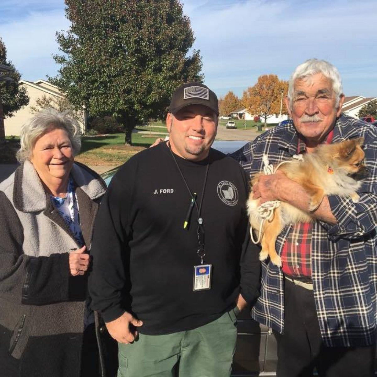 ABC's tweet image. Car repo man helps elderly couple pay off bill on car, which he had to repossess after they fell behind on payments. abcn.ws/2fTyQdT
