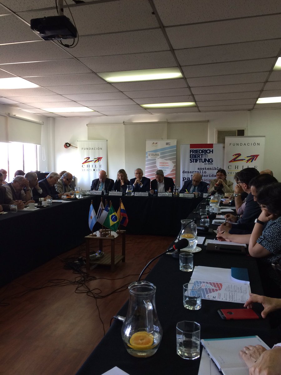 CHILE_21's tweet image. Canciller @HeraldoMunoz resalta importancia de la integración regional en #forodelprogresismo @CHILE_21 @gdelafue