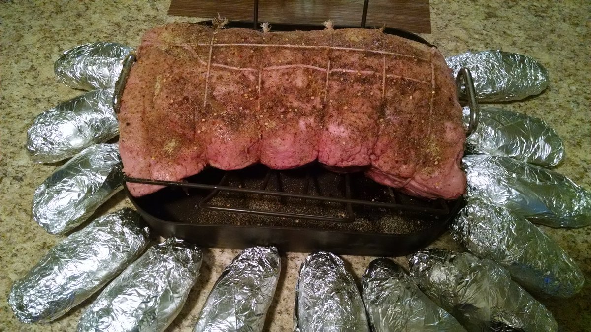 robandersen90's tweet photo. 17 lb prime rib. Almost time to go in the oven. #suckitturkey #turkeysux https://t.co/8ealVybZQK