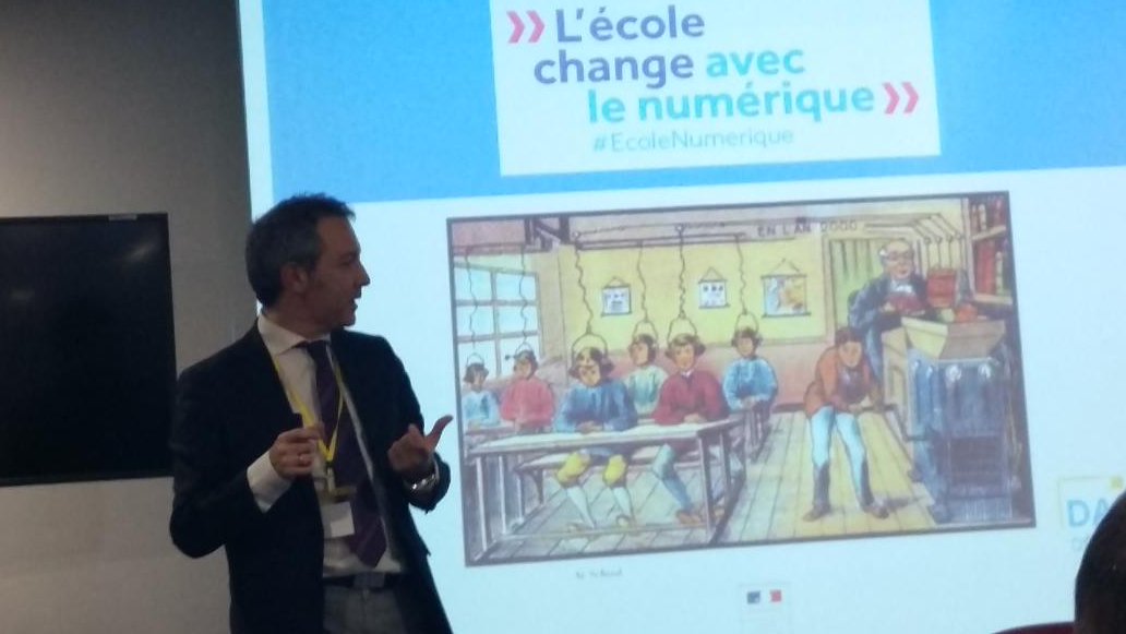 Pierre_Castro's tweet photo. Avec @DANPoitiers pour la #SEE2016 à #niort... Nous ne sommes ni des X ni des Y ni Z https://t.co/nhdQYsSlSn
