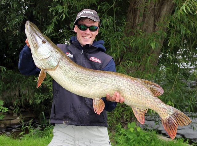 AnglingTrust's tweet photo. This Sat 26 come for free #fishing session with top pred coach @SamEdmonds1! Get tips, advice & #GetBackIntoAngling https://t.co/zaoIeuDdW2 https://t.co/FjgqIHpvL9