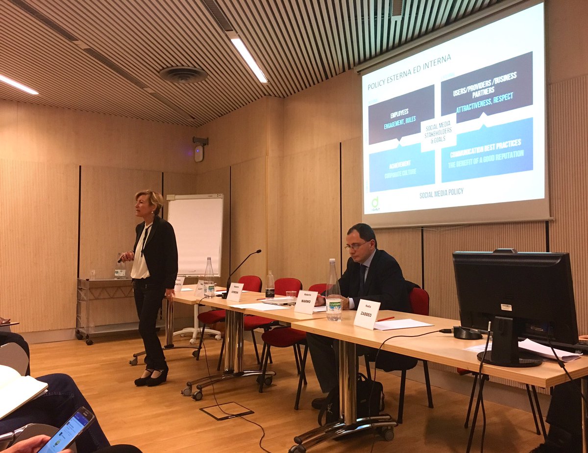 MonicaRossetti's tweet photo. @TicinoRiver al #smm360 come stilare una efficace #socialmediapolicy. 
Le #regoledelgioco della #personalreputation e #companyreputation https://t.co/4PbBOSGqzz