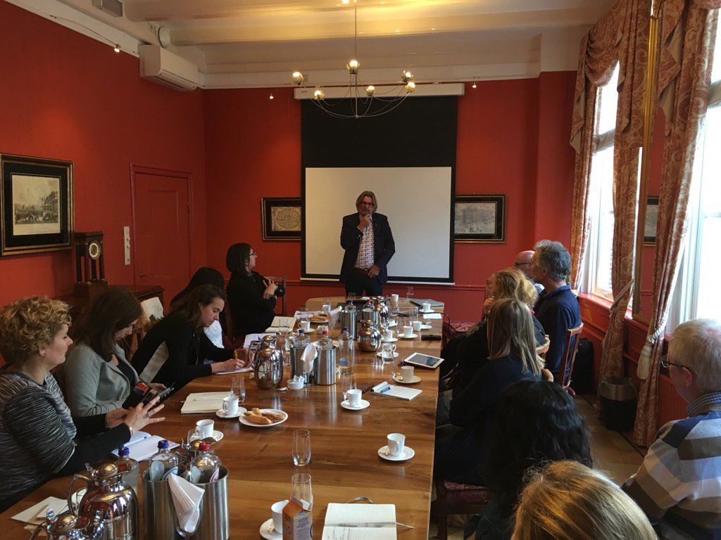 foodlog_nl's tweet photo. Rob Baan in onze cursus #foodinteraction https://t.co/hZCFirWtYb