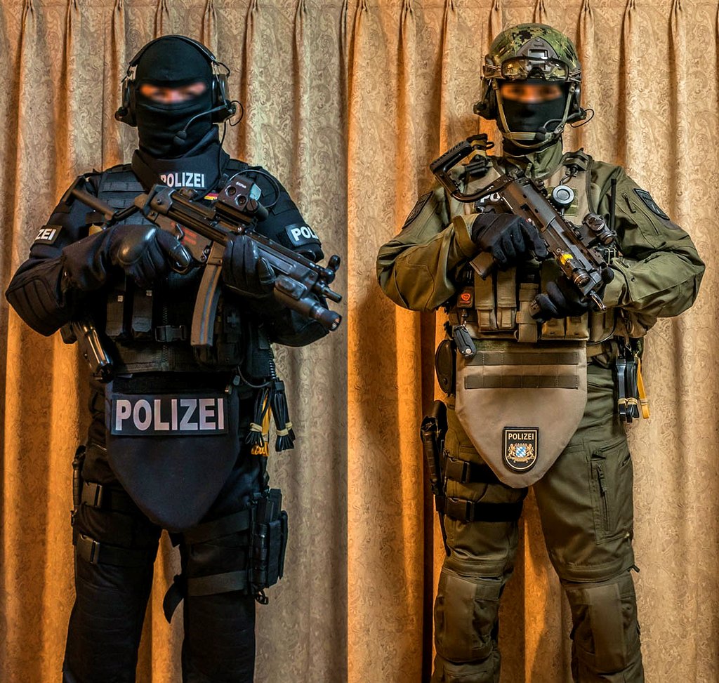 F в X: „ドイツ地方警察特別出動コマンドのコスプレとしては以下 F в X: „ドイツ地方警察特別出動コマンドのコスプレとしては以下