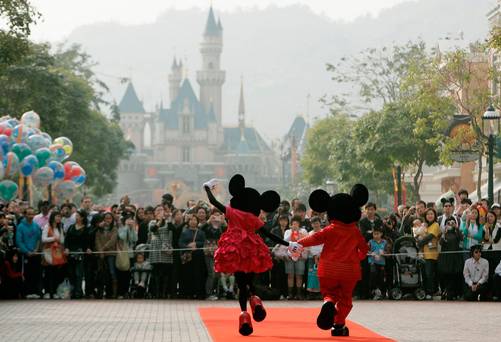 Independent_ie's tweet photo. #BREAKING Isis 'planned to attack Disneyland Paris and Champs Elysees Christmas market' https://t.co/SXhyBxsmw9 https://t.co/Jq1NnNji4X