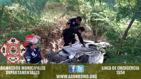 NOTI_ZACAPA's tweet photo. #Zacapa: Al menos tres heridos en hecho de tránsito Km 137 Río Hondo, Zacapa, #CBMDEP. https://t.co/r70TSP7vdf