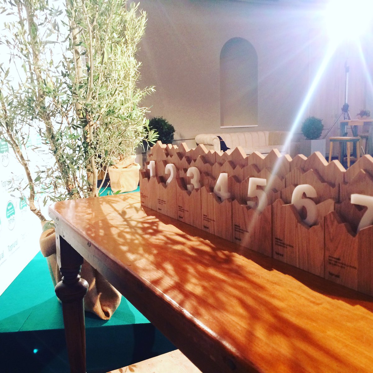 Y aquí los preciosos premios diseñados por <a href="/labrossanova/">Miguel Luque</a> para las 7 #MaravillasRurales de <a href="/Toprural/">Toprural</a> 😍