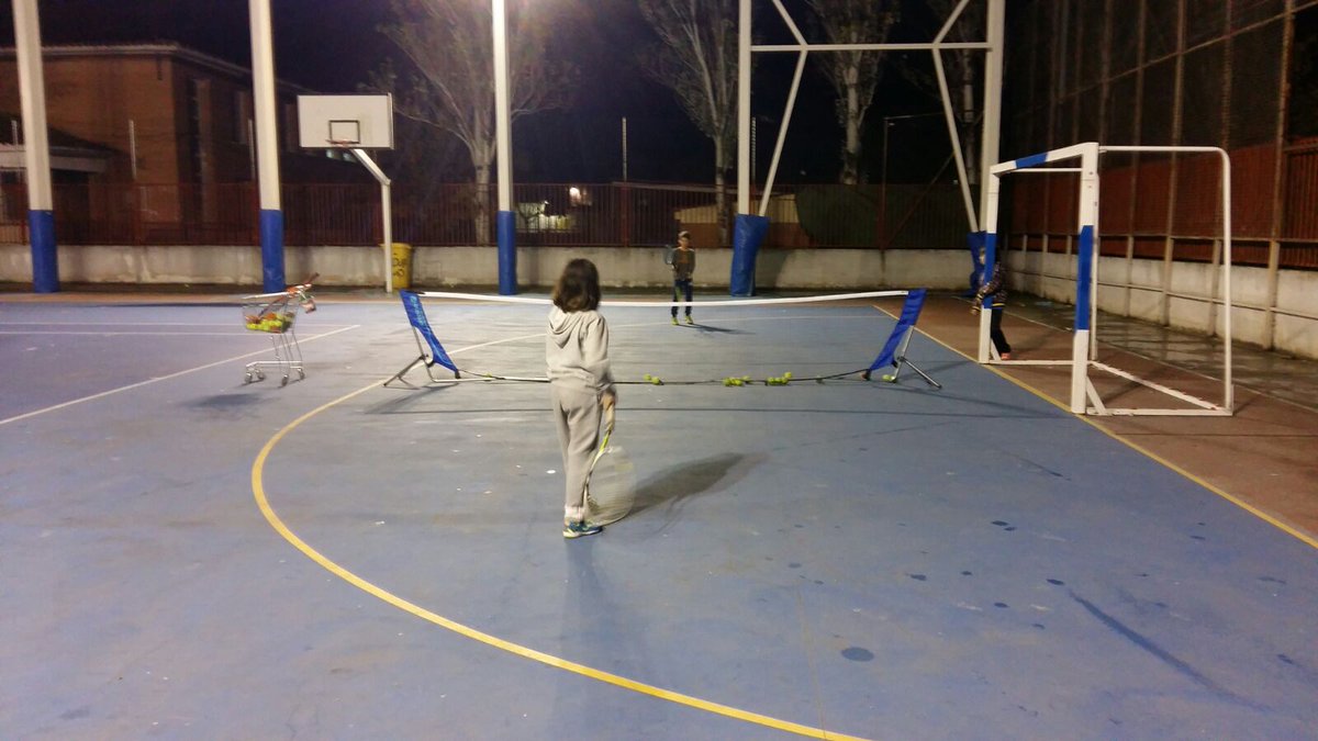 soyavantage's tweet photo. En Morata trabajando mucho cortadito y volea!!! #soyavantage #tenis #morata https://t.co/myRu9u4eXk