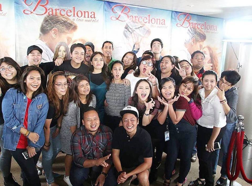 bernardolkafh's tweet photo. Cheers to 321 Million! 💙💙😭😭😭😭👑 #BarcelonaVictoryParty https://t.co/e15QQDPkGx