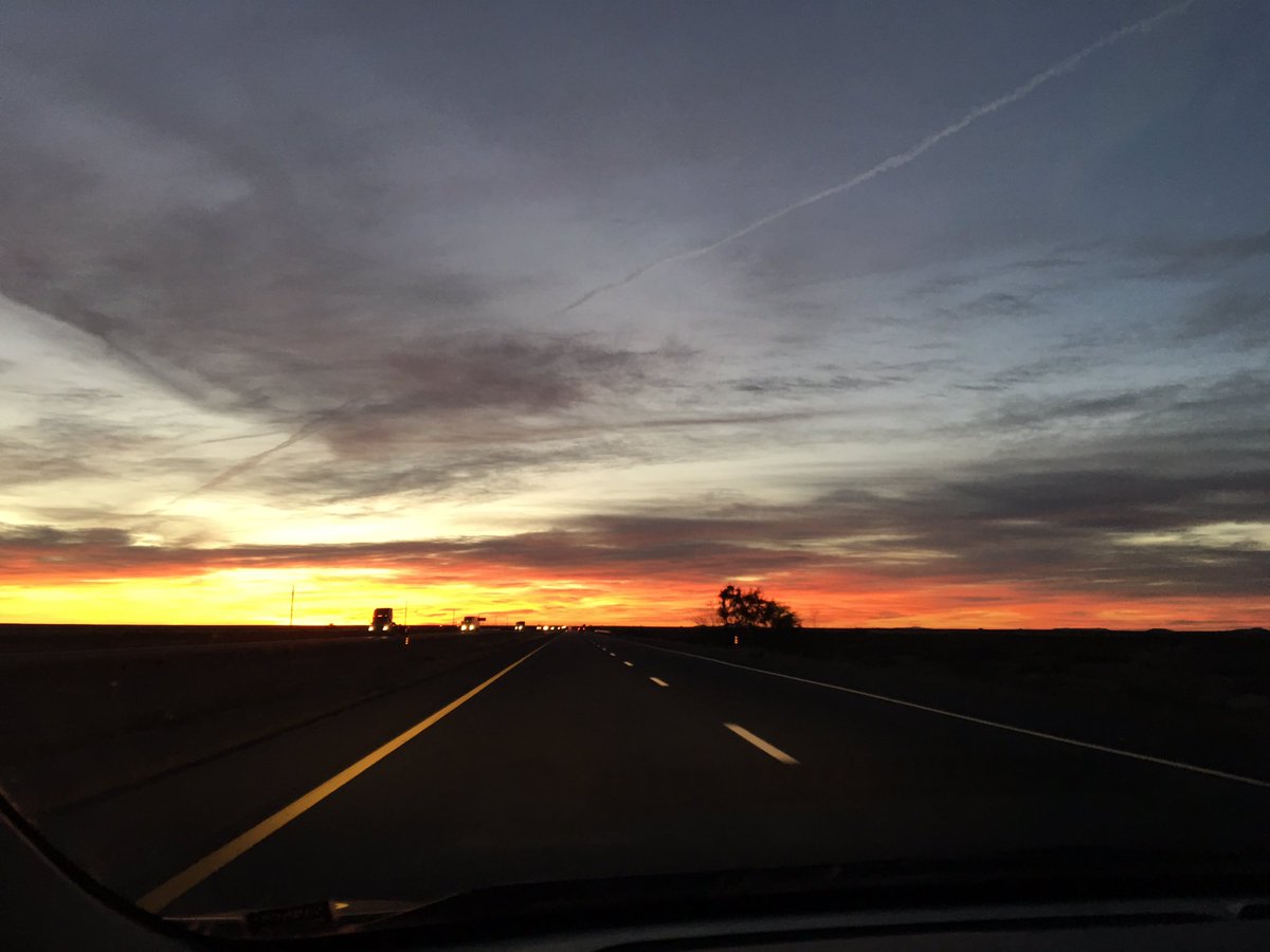 cheli424's tweet photo. Beautiful New Mexico sunrise 🙌🏼 @ronwarren653 https://t.co/crje78Vwqn