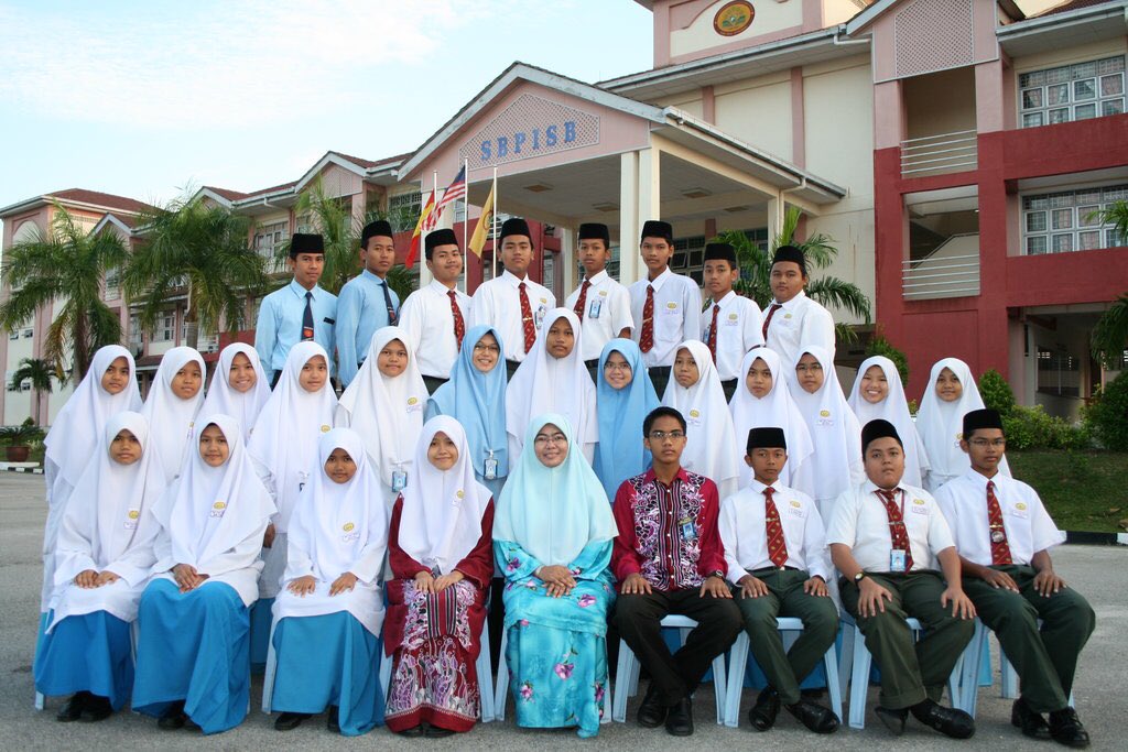 iqinraz's tweet photo. Jumpa balik gambar mase sekolahh lower form duluuuuu 😍😍😍😍  
#1taufiq #2taufiq #3taufiq #intersaber #sbpisb  #spm2011 https://t.co/XKKRIEEmlM