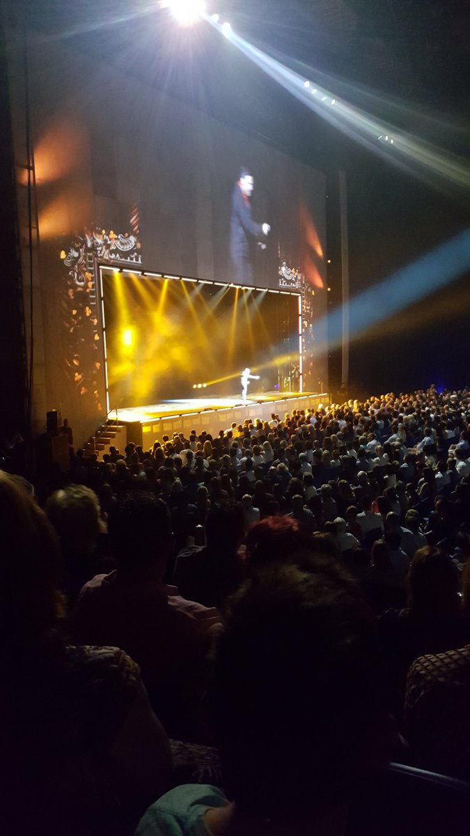 georgiedolgoy_d's tweet photo. Well that was freaky @Dynamomagician #DynamoLive
*photo taken when he left the stage - no spoilers https://t.co/5xPVYOAh5r