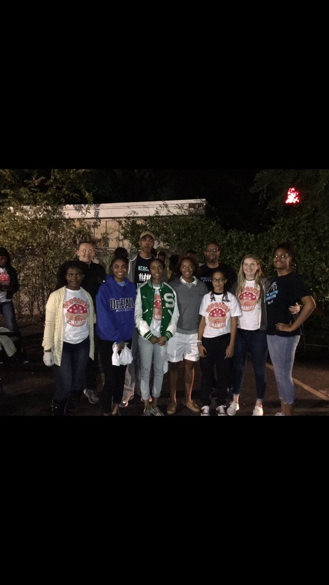 RealCoachJeff's tweet photo. DFW Elite Houston serving the community last night with Cupcakes for Champs ! Come join something bigger than basketball ! #DFWFAMILY ! https://t.co/fzSbn0ek2y