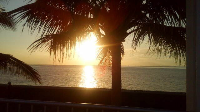 euniverssse's tweet photo. Watched the sunset with you on the 12th in a pretentious way. #Bayview #BarOps2016  #BarDiaries https://t.co/xwjg12JtcD