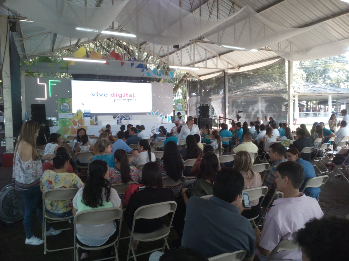 bugadigital's tweet photo. #BugaDigital para la gente, 5to encuentro nacional de comunidades digitales #brigadadigital organizado por el MinTIC en Tulua #bd2016 https://t.co/rdodFT0MeL