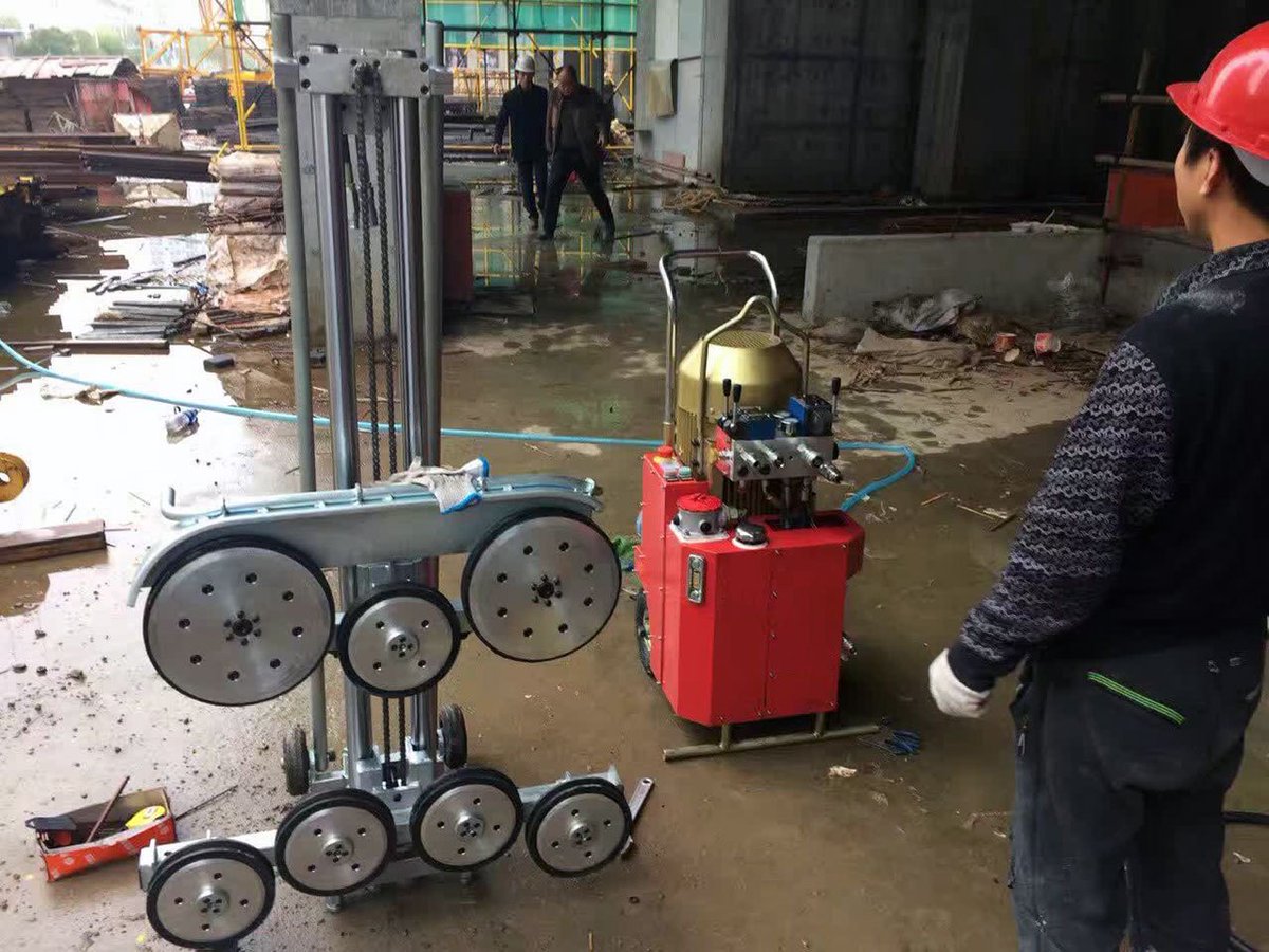 SharingTools's tweet image. Hydraulic Wire Saw machine ready for World biggest Double-purpose bridge demolition cutting.