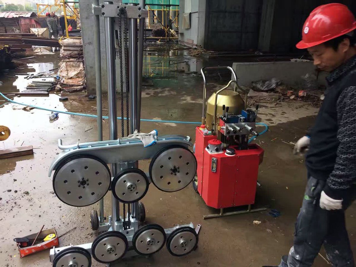 SharingTools's tweet image. Hydraulic Wire Saw machine ready for World biggest Double-purpose bridge demolition cutting.