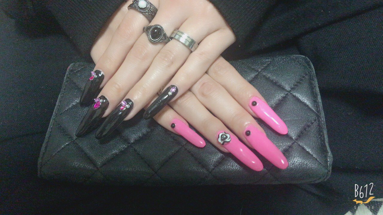 Neiluna 埼玉県 川越市 自宅ネイル 予約制 セルフネイル セルフネイル部 スカルプネイル シンプルネイル 黒ピンクネイル 3000円 ストーン持参 優菜ありがとう T Co 0ztrg7bvzm Twitter