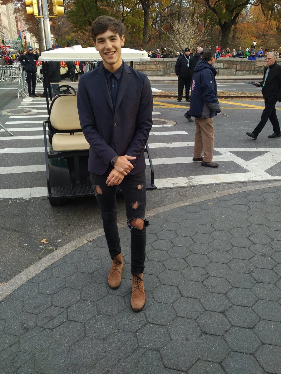 JacobWUpdated's tweet image. Jacob before the parade today!