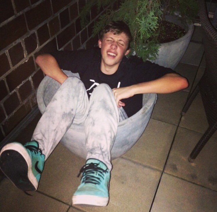 ZerkaaHD's tweet image. Happy Birthday @wroetoshaw 🙌🏼