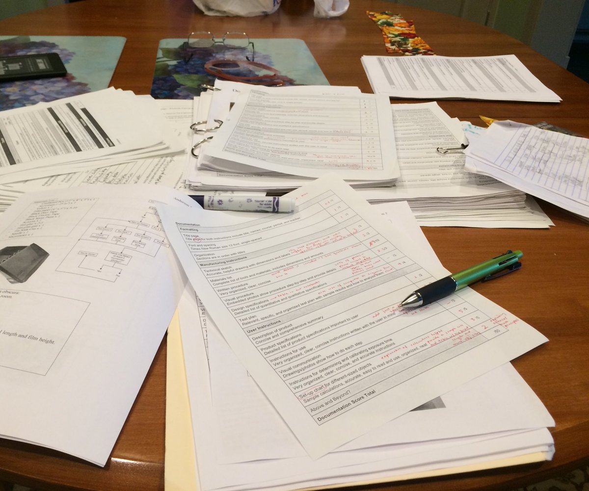 melaniekong's tweet photo. Happy Thanksgiving! Paper stacks from last year and this...grading is a thanksgiving tradition. I need @FloopEdu! #showyourstack https://t.co/uj8MAxjpxK