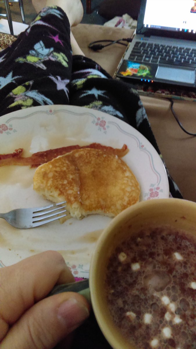 CMWood30142's tweet photo. Maple whiskey hot coca with pancakes for breakfast my grandma would be proud #alreadydrinking https://t.co/cayUcouCDB