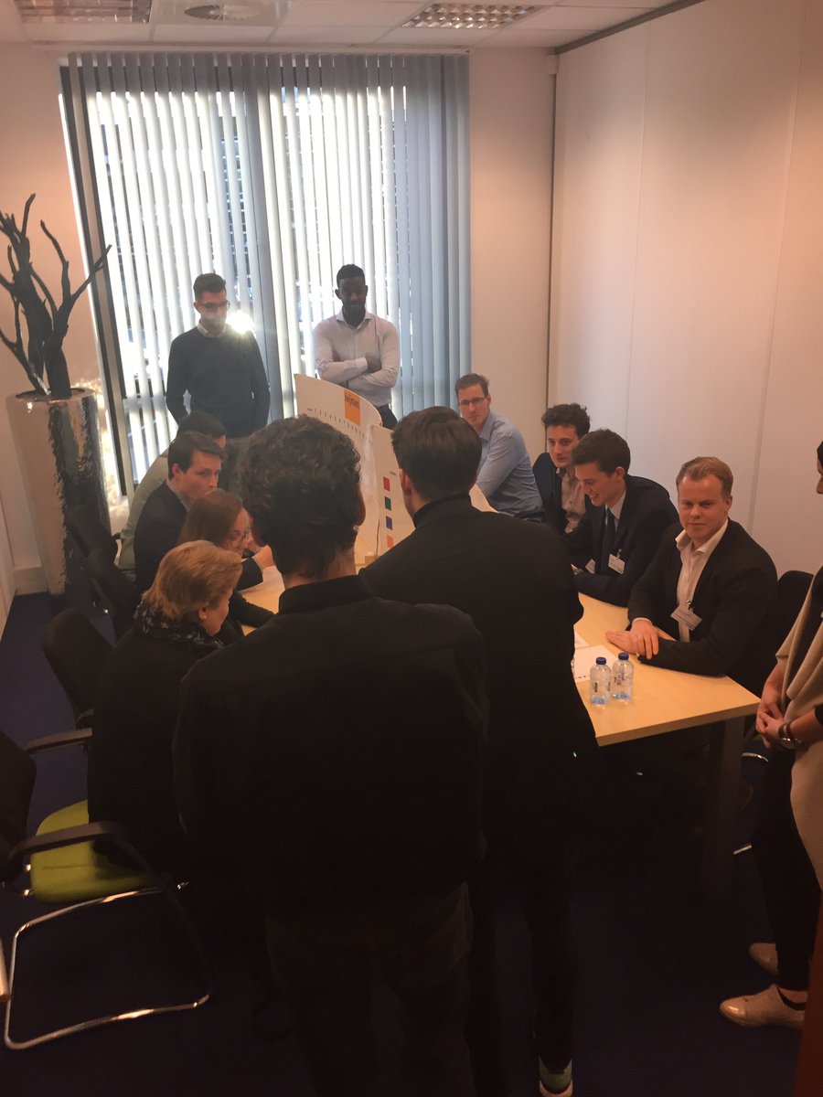 YPCongres's tweet photo. De eerste workshops zijn van start. Denk jij dat je goed kan communiceren? Probeer het eens met Lego! #YPC2016 https://t.co/XydePEPpmI