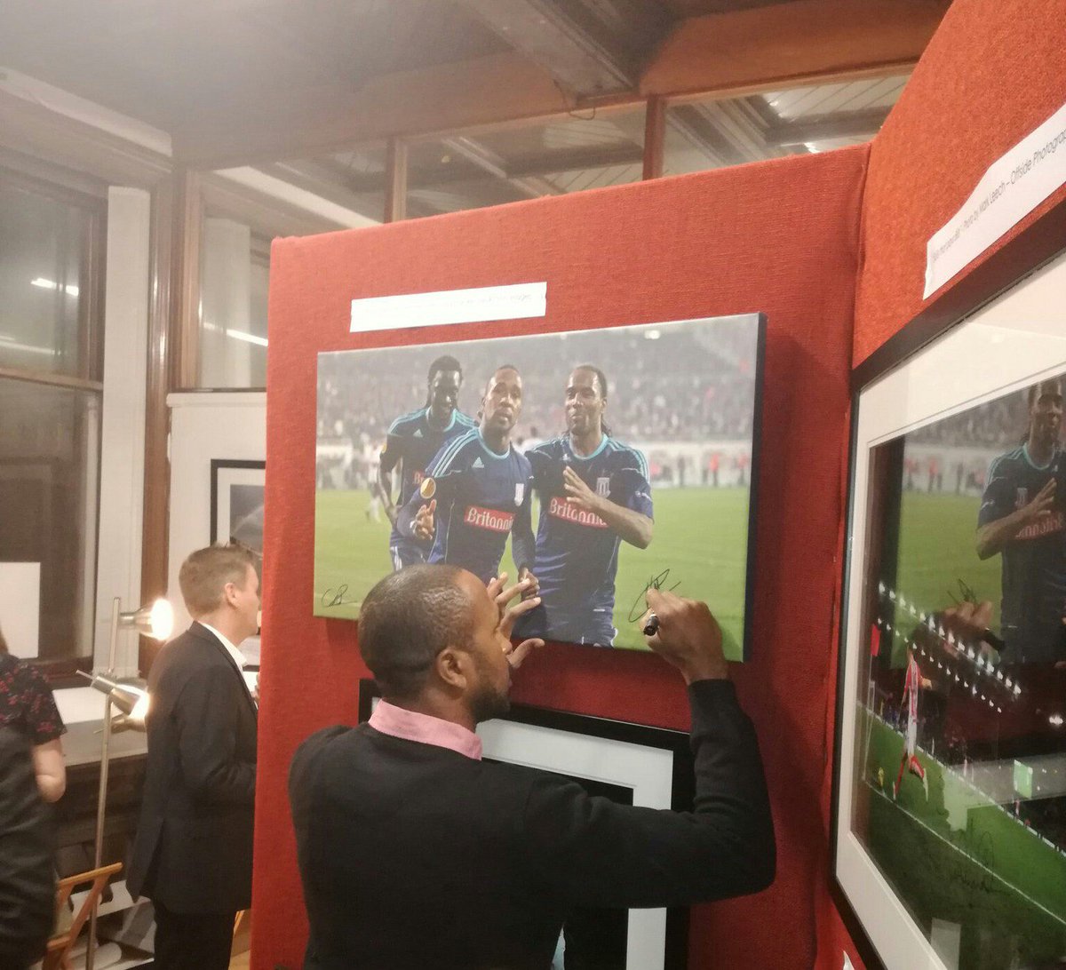 LucasLegacy6's tweet photo. @PeteSmith1983 @JonWalters19 @Mark_BlackStar More fabulous photos   #StokeCityThroughALens @LucasLegacy6 @TheartbayG Thurs  Fri, Sat 10 5pm https://t.co/JjmiM2EF7B