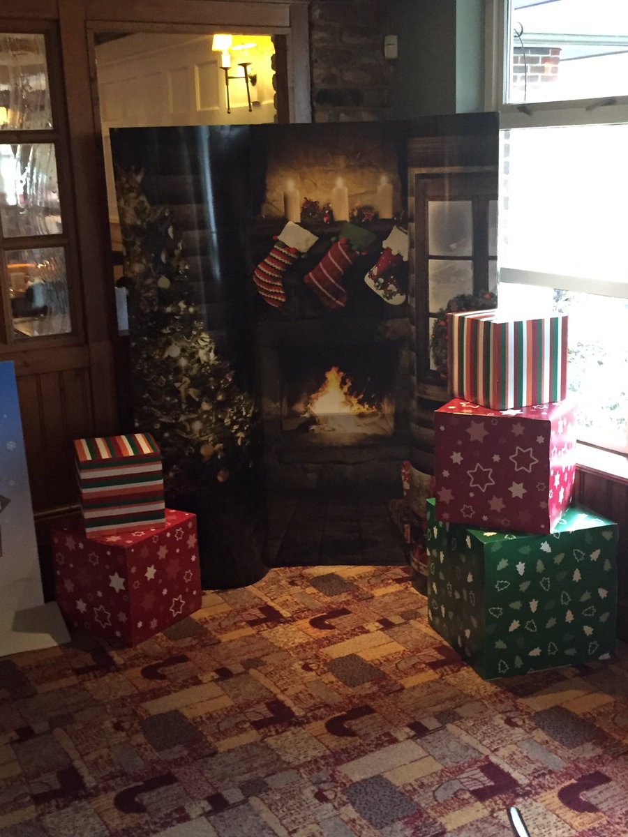 WeathervaneBF1's tweet photo. It's. beginning to look a lot like Christmas!   @RobEwing1 @WeAreSUGM https://t.co/DE5CEbs8mO
