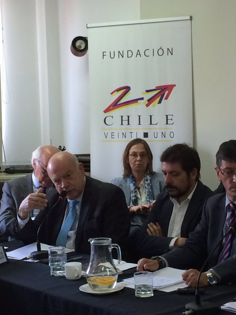 CHILE_21's tweet image. @Insulza ahora en #forodelprogresismo @CHILE_21 @gdelafue