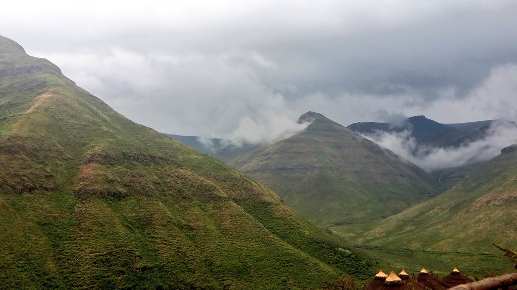 LesothoUltra's tweet photo. Lesotho... the Kingdom in the sky! #LoveLesotho #LUT2016 https://t.co/qyk9MfCGlm