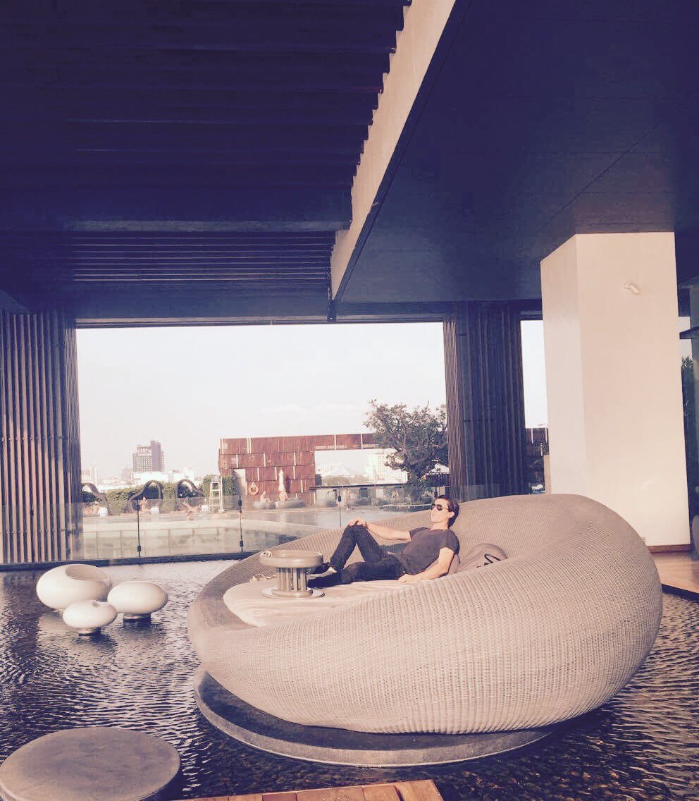 DavidSakurai's tweet photo. chillin like a villain..🙏❤️
#デヴィッドサクライ #thailand #sakurai #Churee #chilled https://t.co/03RclggFZP