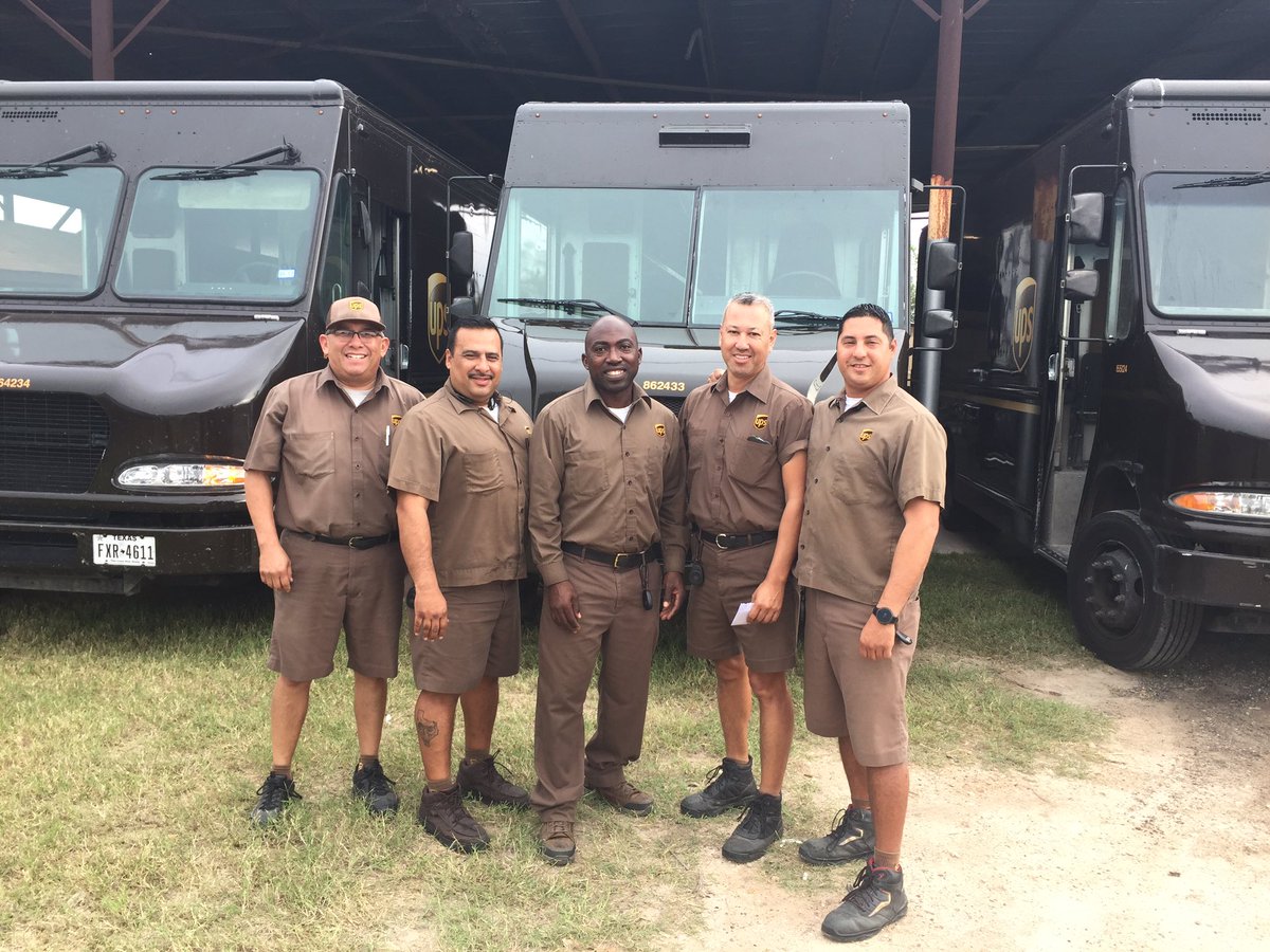 McAllen drivers ready to deliver Thanksgiving dinners #RedriverSafety