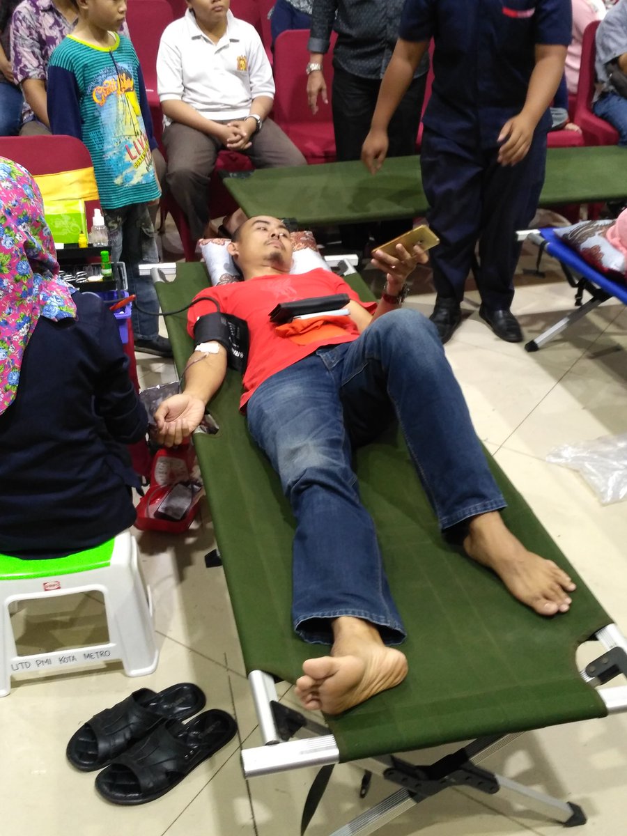 imantandreo's tweet photo. #latepost @BRISyariah_LPG dari Festival Lampung Syariah 2016 #infobris #donordarah https://t.co/NmUqJRcRdM