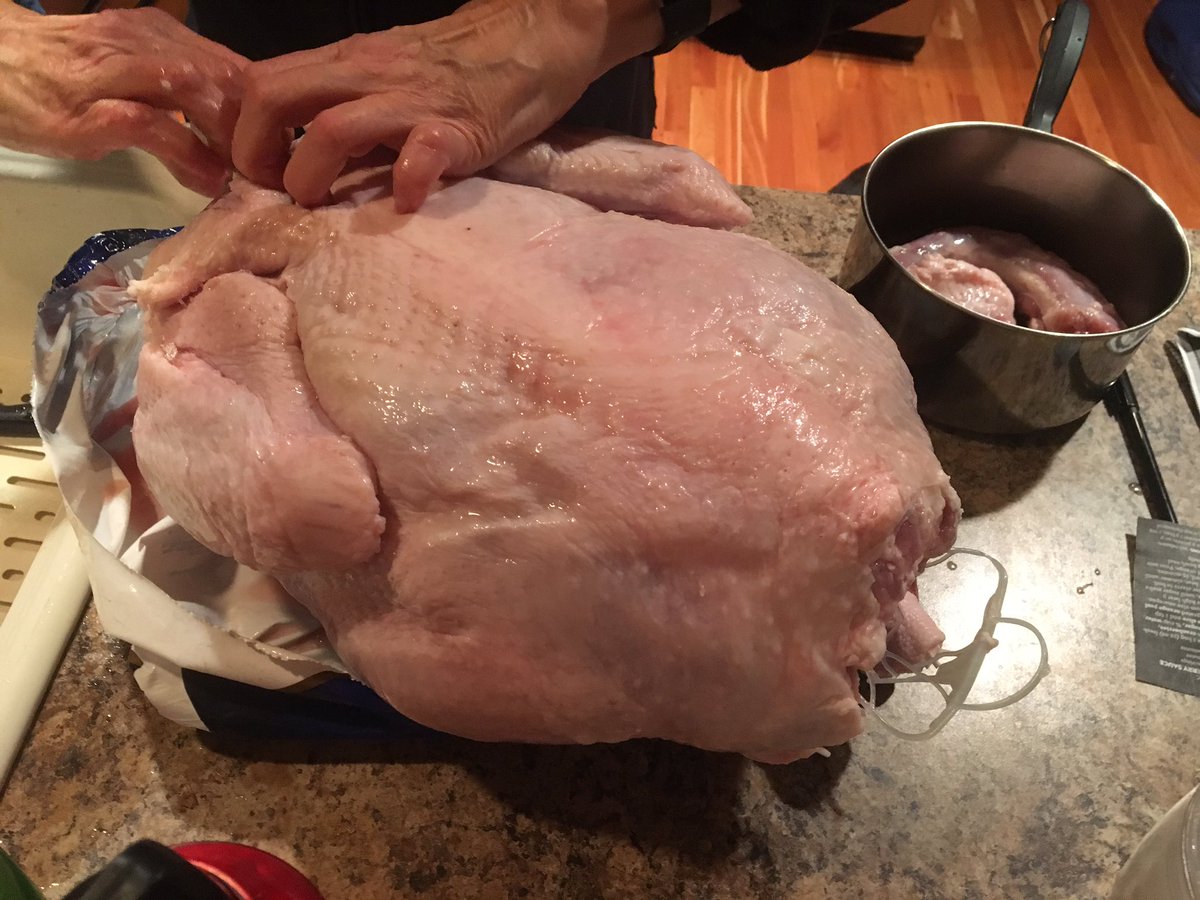 CrappyCooks's tweet photo. Happy Thanksgiving.. good luck in the kitchen today... no pressure but this is everybody's favorite meal!!! https://t.co/YW7sLkqPjN