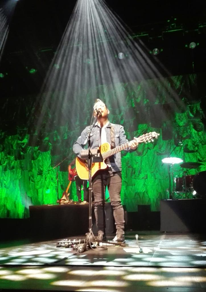 FranciaEM's tweet photo. Cuando voy a un concierto de mi amado @juanfervelasco me siento en el cielo y él es un ángel. Siempre a tu lado :-) https://t.co/SZH1d7bMmp